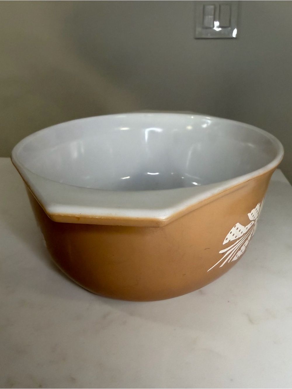 Vintage Pyrex Cinderella Brown Floral Baking Casserole with White Interior - Picture 4 of 10